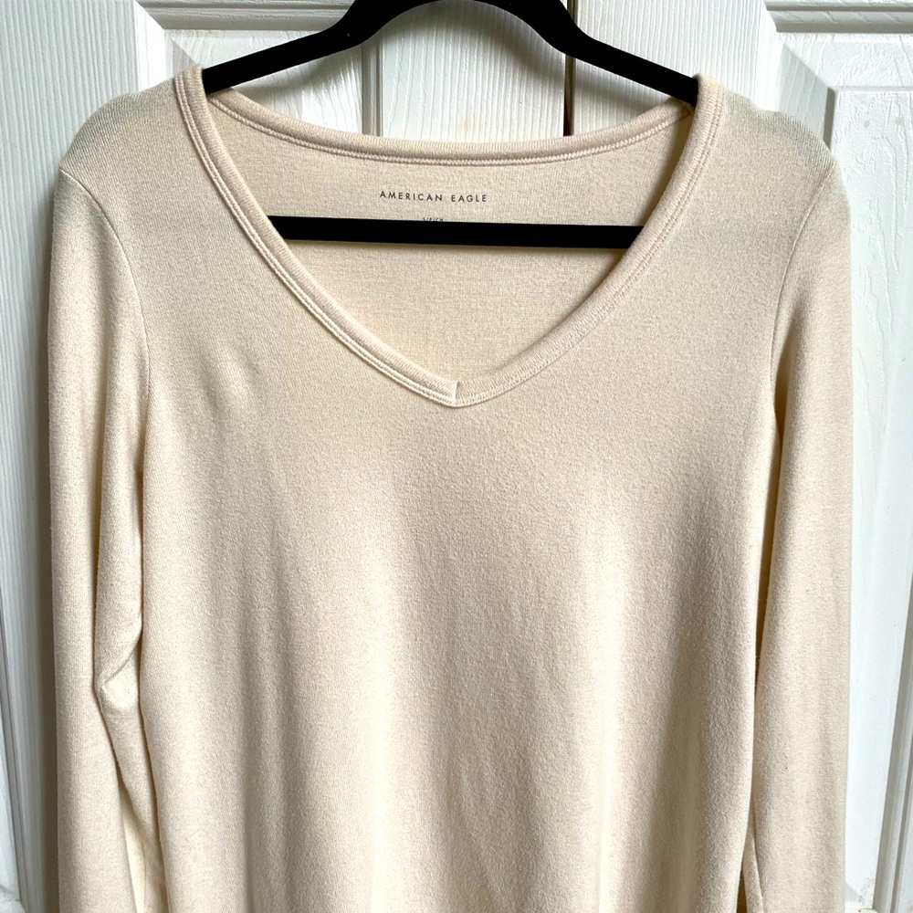 Cream colored lightweight sweater,American Eagle,like new condition